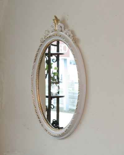 イタリア製の壁掛けオーバルミラー（アンティーク風ホワイト）