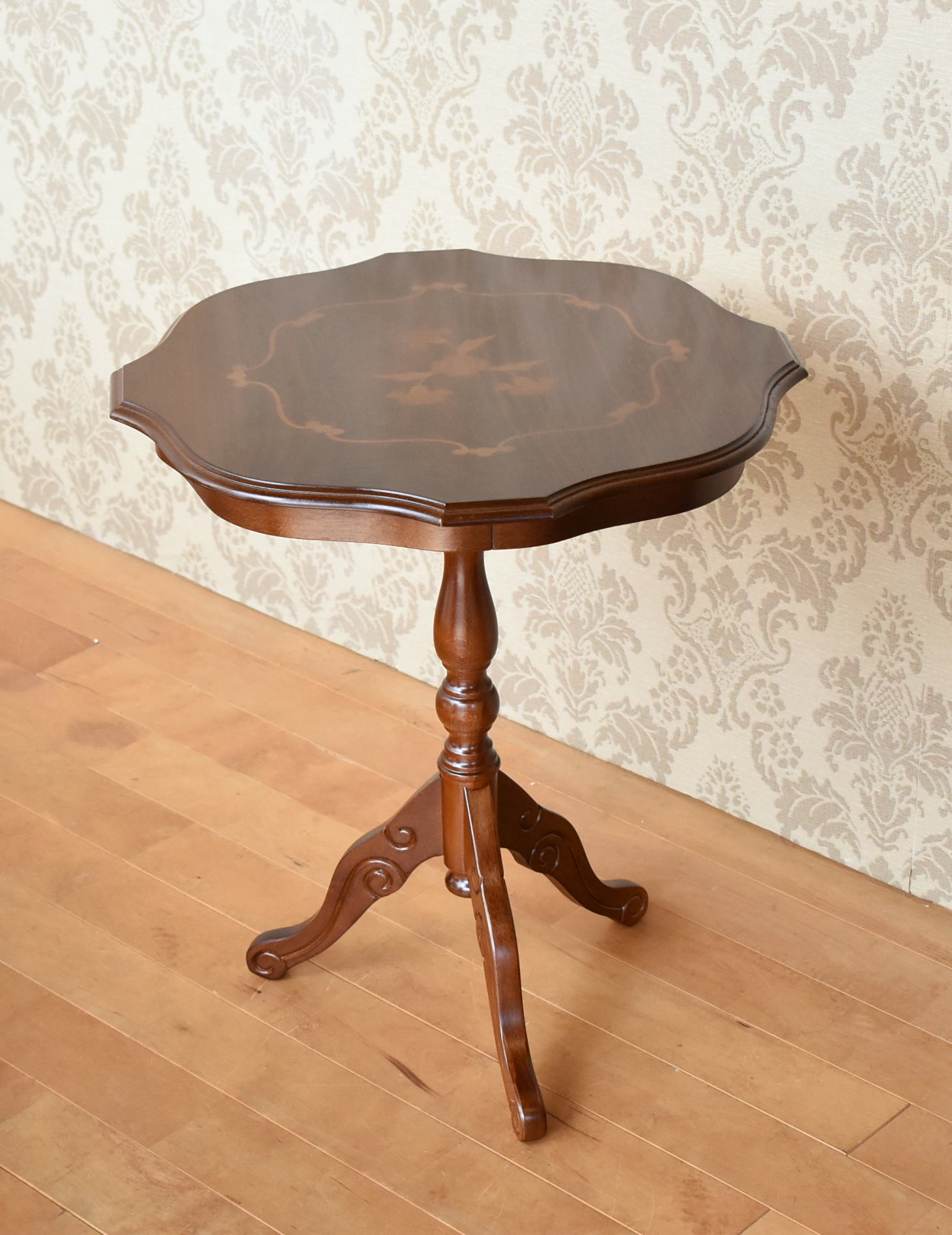 象嵌細工が美しいイタリア製サイドテーブル（変形天板）｜リビング家具 