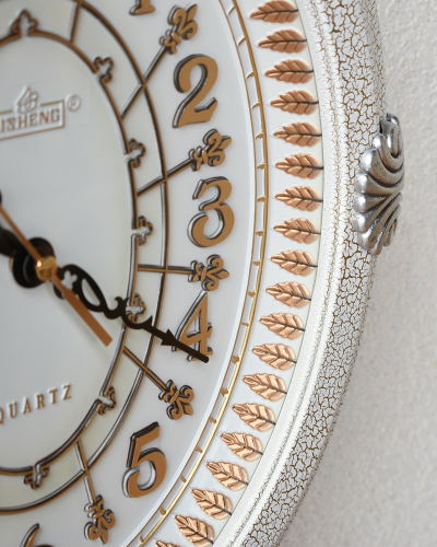 ヴィクトリアン調の掛け時計（アンティークホワイト）｜インテリア小物 