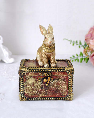 宝箱の上に座ったウサギが可愛いボックス アンティーク調 輸入家具の専門店 アピタス